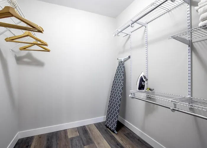 Gold Coast 2br W Gym Lounge Pool Nr Mag Mile Chi-231 Apartment Chicago