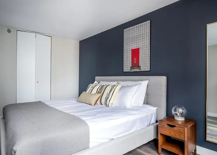 Apartment Gold Coast 2br W Gym Lounge Pool Nr Mag Mile Chi-231 Chicago