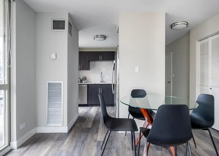 Apartment Gold Coast 2br W Gym Lounge Pool Nr Mag Mile Chi-231 Chicago