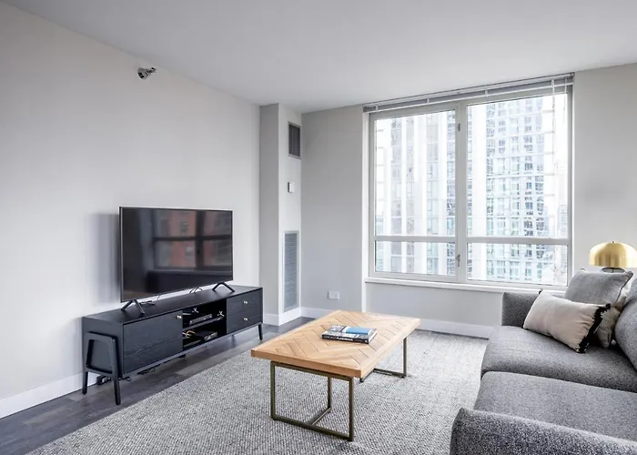 Gold Coast 2br W Gym Lounge Pool Nr Mag Mile Chi-231 Apartment *