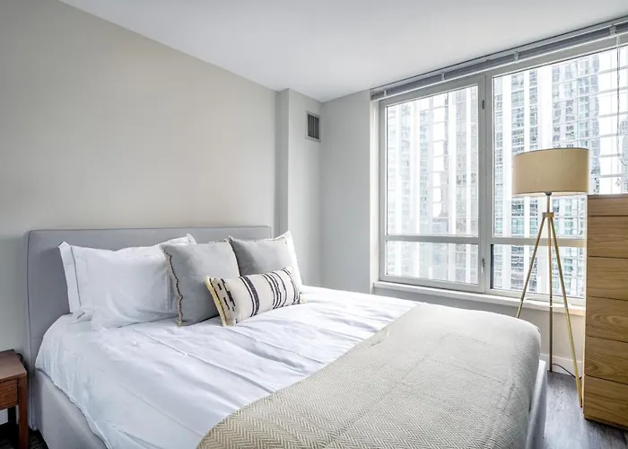 Gold Coast 2br W Gym Lounge Pool Nr Mag Mile Chi-231 *